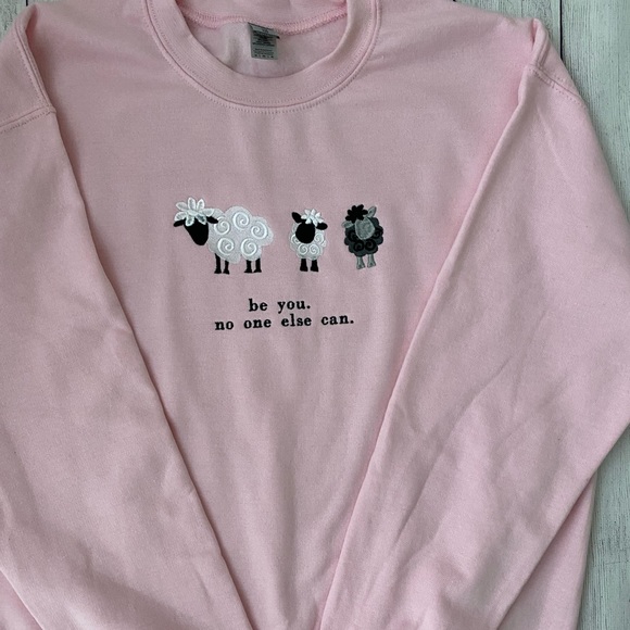 Slightly irregular Black sheep Embroidered Sweatshirt - Picture 3 of 4